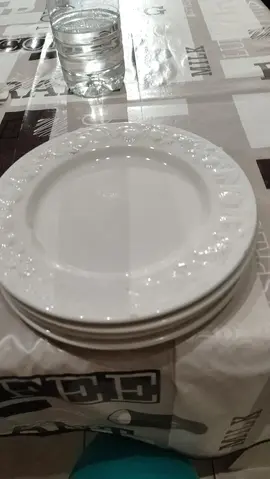 Lot de 4 assiettes a desser