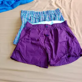2 caleçons neufs jamais portés, taille 3 ( trop grand pour moi)