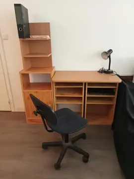 Bureau constitué de 5 parties rassemblées
