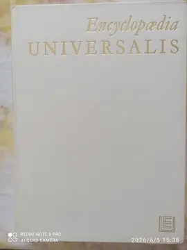 30 volumes encyclopédie Universalis