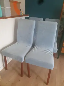 4 chaises bois et simili cuir avec housses