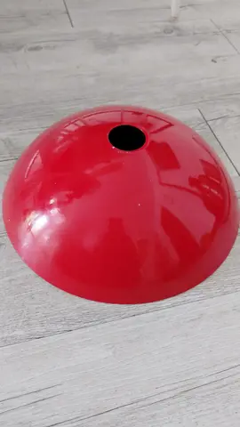 suspension métal rouge