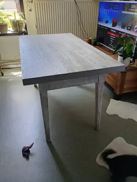 table de salle à manger en bon état