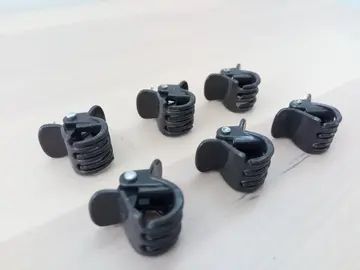 6 mini pinces à cheveux (environ 2x2 cm) neuves