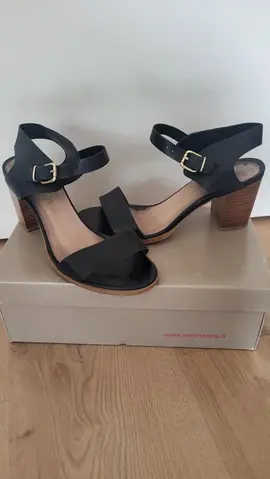 Chaussures en cuir noir taille 39