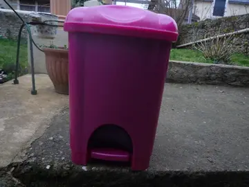 Poubelle à pédale