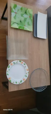 assiette et plat four