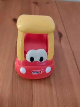 Voiture rouge et jaune