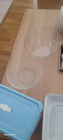 saladier en verre,grand tuperware,plat au four blanc et transparent