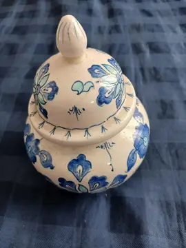 Bonbonnière écrue et bleue