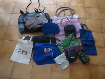 lot de sacs et pochettes