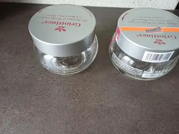 2 jolis petits pots décoratifs