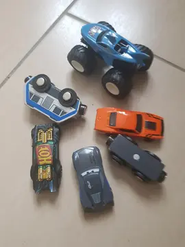 lot 6 voitures jouets