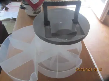 boîte ronde neuve compartiments