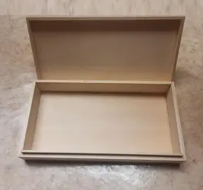 Petite boite rectangulaire en bois