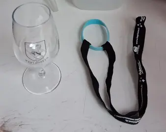 verre à vin avec accessoire