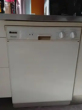 LAVE VAISSELLE MIELE A REPARER