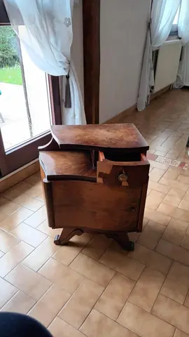 table de nuit vintage à rénover