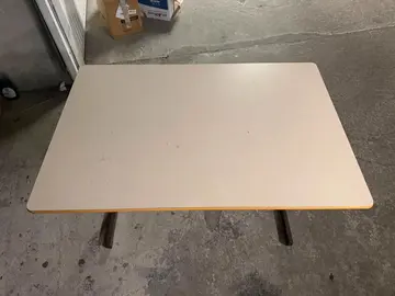 table type cantine 4 personnes ou bureau