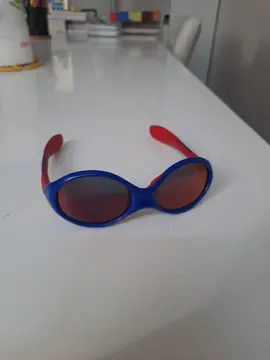 Deux paires de lunettes de soleil 3-6 ans