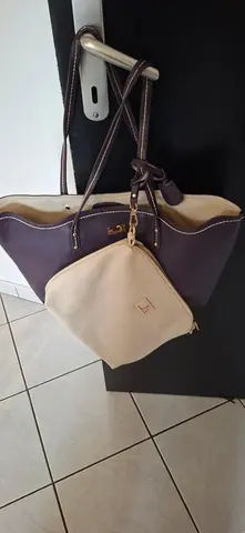 sac violet et sa pochette