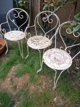 2 fauteuils et 1 chaise en fer forgé