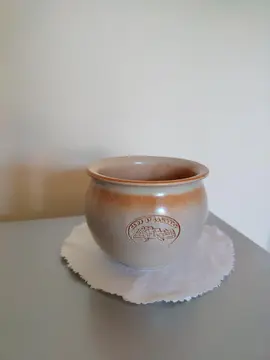 Petit pot en terre cuite vernie