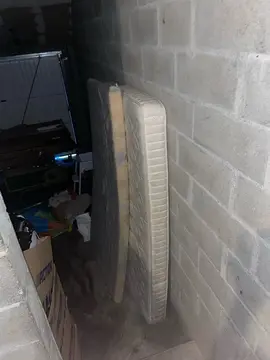 Lot de 2 matelas 1 personne (1 état correct + 1 usé)