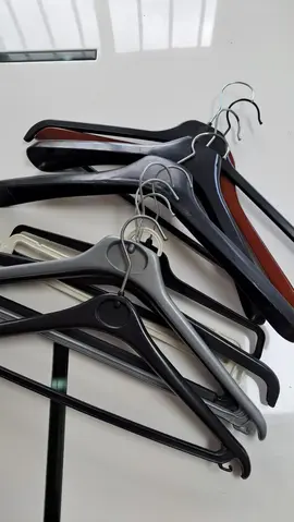 10 cintres pour vêtements