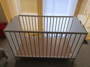 Lit à barreaux pour bébé/enfant et matelas