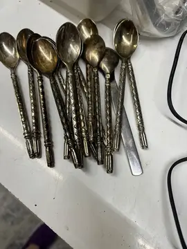 donne petites cuillères à café ou thé