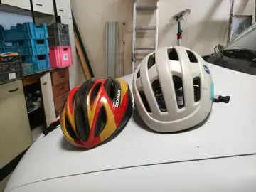 2 casques de velo
