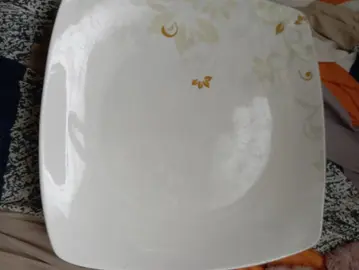 Lot de 3 assiettes différentes