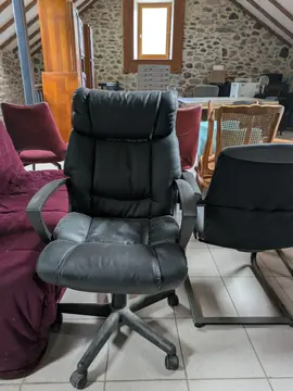 plusieurs chaises bon état