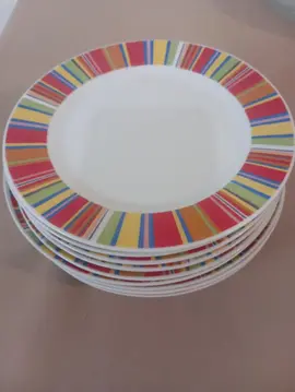 ensemble de 9 assiettes