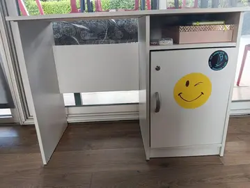 Petit bureau blanc