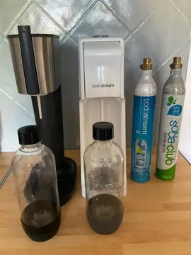 2 machines Sodastream complètes