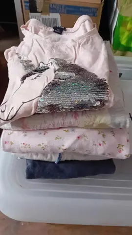 lors de vêtements bébé et enfants