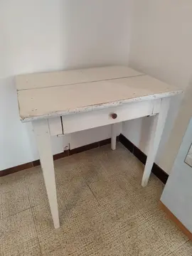 petit bureau peint