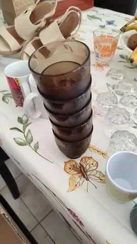 4 verres marrons