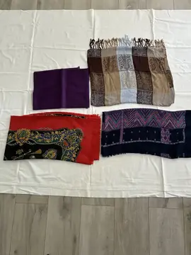 lot 4 foulards, écharpes