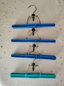 Lot de 4 cintres pantalons/jupes