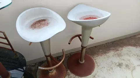 table haut+tabourets