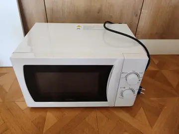 Micro-ondes en état de marche