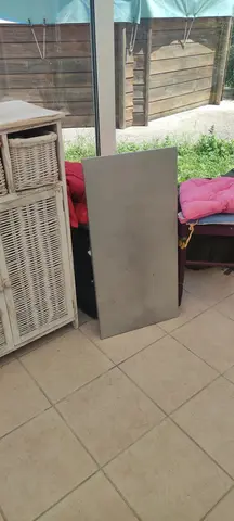 petite étagère avec les fixateurs