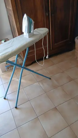 table à repasser et fer à repasser