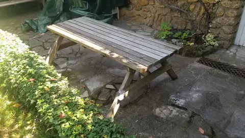 Table de pique-nique sans les bancs