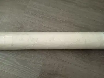 Rouleau de tapisserie dans son emballage