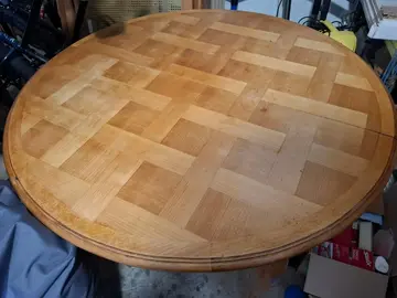 Table ronde en bois, avec rallonge