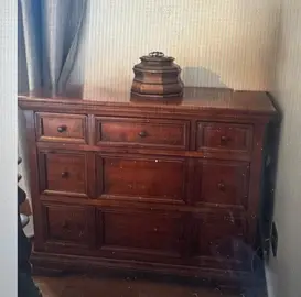 COMMODE